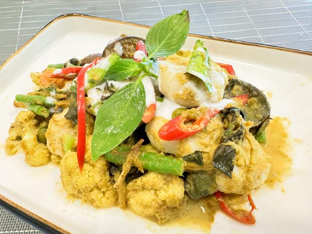 Stir Fried Fish Ball With Green Curry