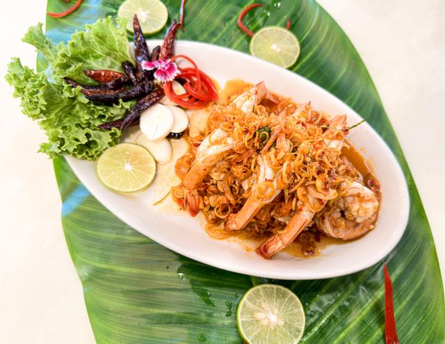 Shrimp With Lime,Chil Paste And Shallot Salad